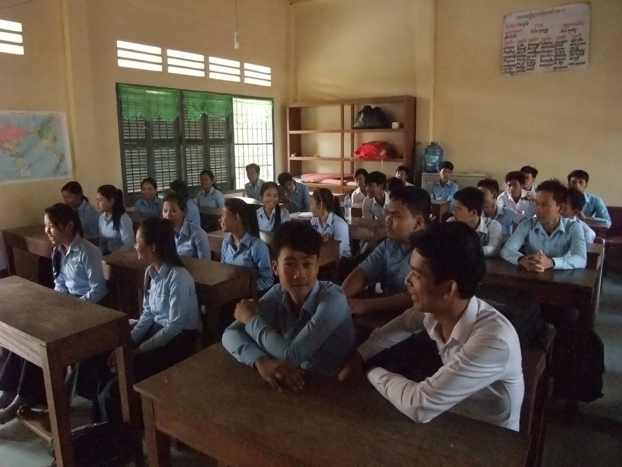 カンボジアの学校に通う子供達