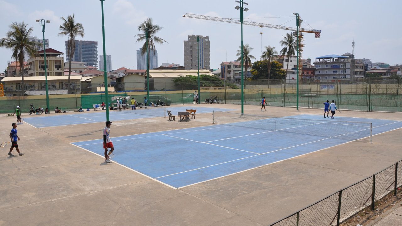 カンボジアのテニスコートは まさとぶろぐ カンボジア